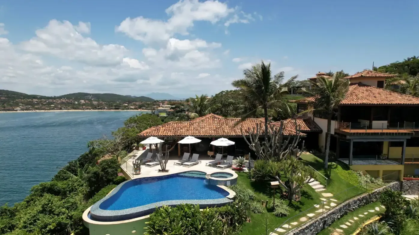 Cliffside Luxury Inn