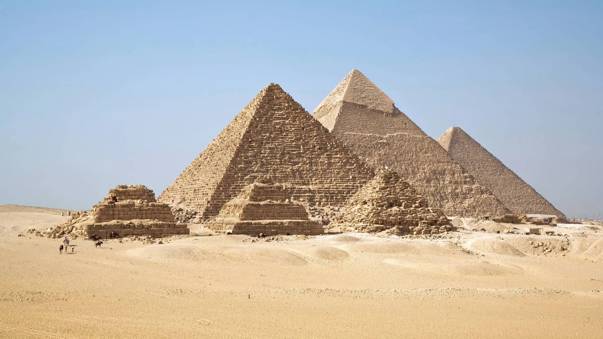 Stay Beneath the Shadows of the Pyramids: Inside The House of Kheops
