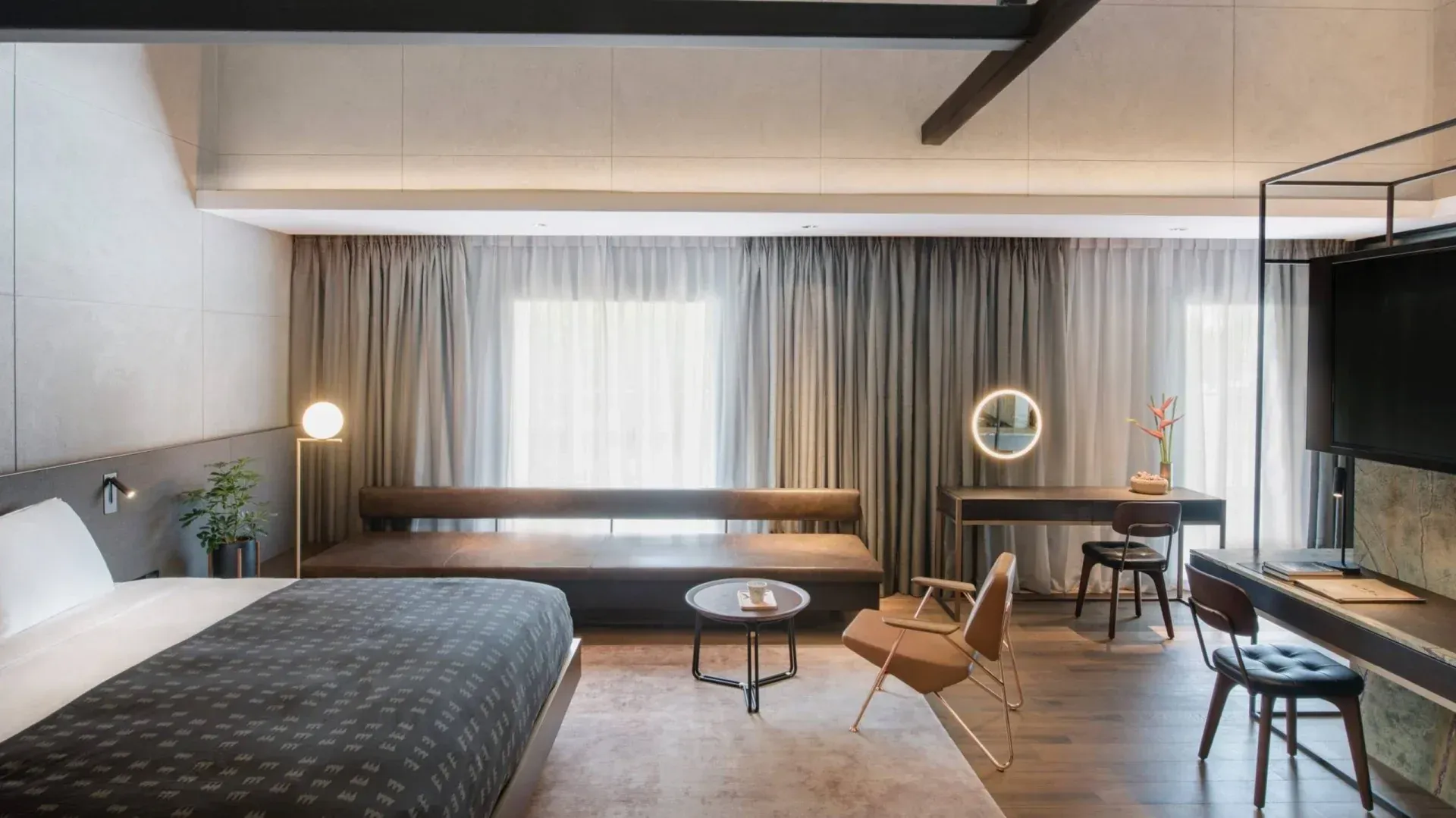 TWH: River View Suite