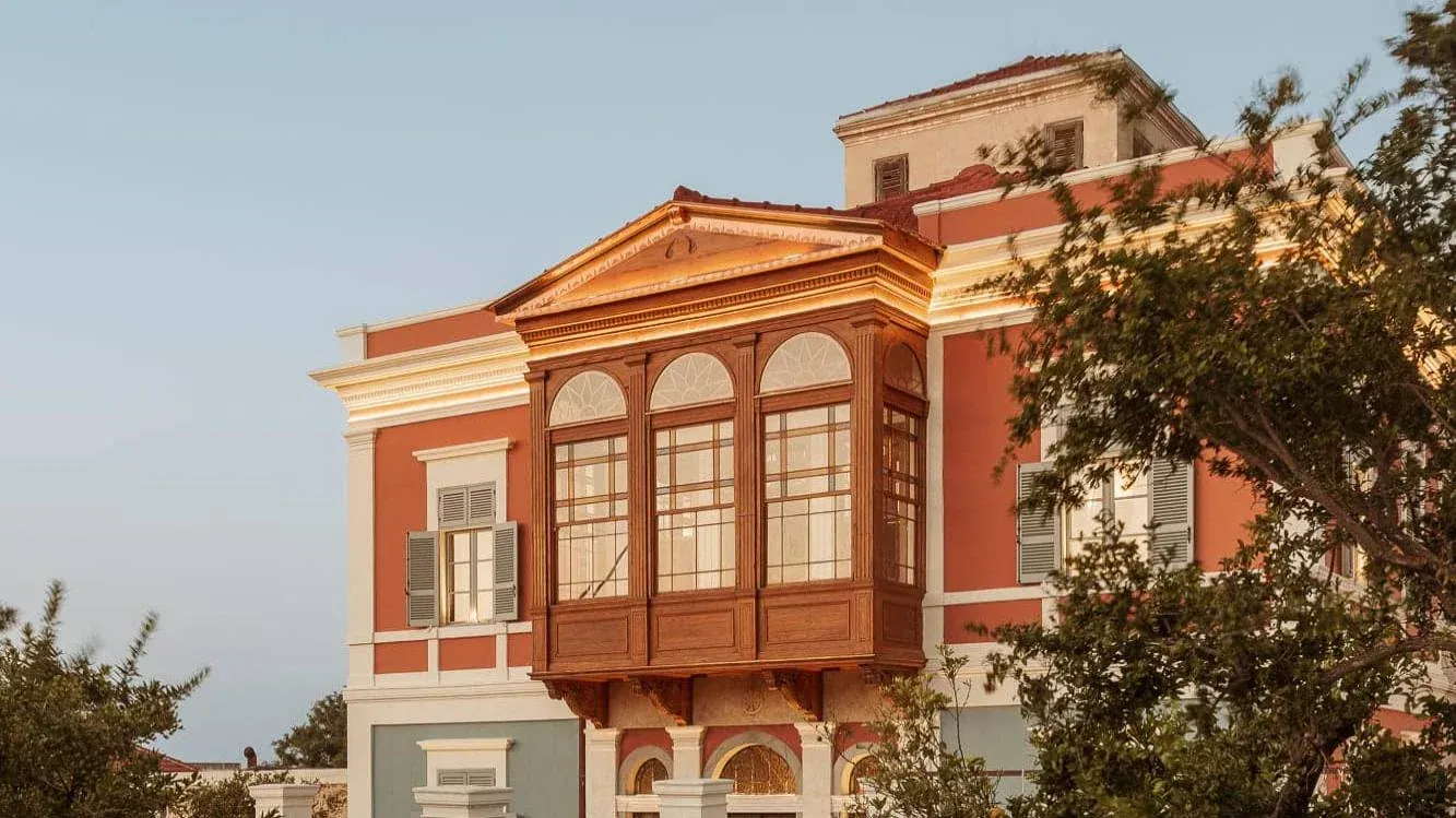 Saray Monumental House